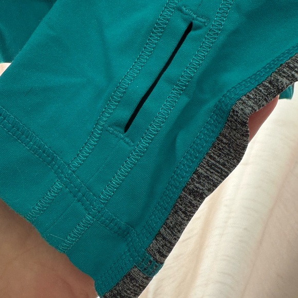 Lululemon- women’s Run for Your life pullover. Size 4. Teal blue with hood - Picture 4 of 10
